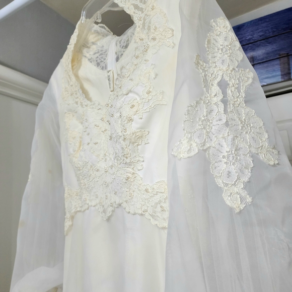Vintage 80's White Lace Wedding Dress - Picture 4 of 16